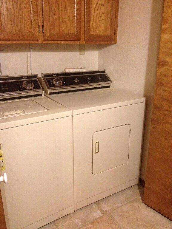 Country Club Townhome- on Urban Trail, walkout to the forest. WIFI, Direct TV, all utilities include - Photo 11