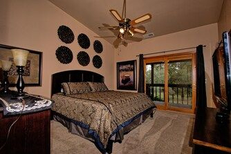 Country Club Townhome- on Urban Trail, walkout to the forest. WIFI, Direct TV, all utilities include - Photo 9
