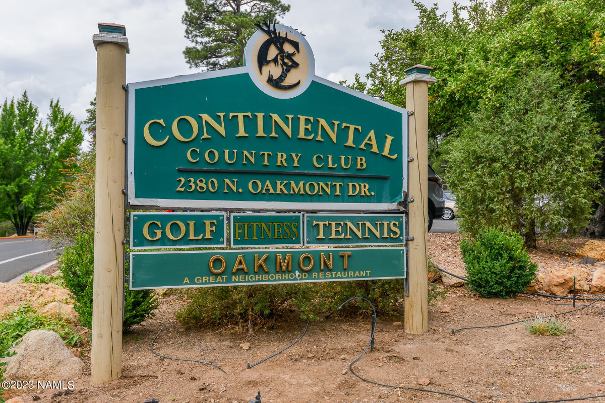 Country Club Townhome- on Urban Trail, walkout to the forest. WIFI, Direct TV, all utilities include - Photo 12