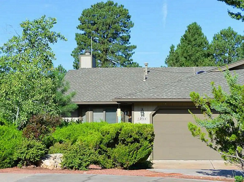 Country Club Townhome- on Urban Trail, walkout to the forest. WIFI, Direct TV, all utilities include - Photo 2