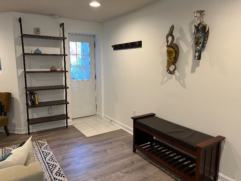 Elegant Urban Retreat - Fully-Furnished English Basement - Photo 5