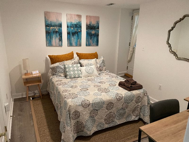 Elegant Urban Retreat - Fully-Furnished English Basement - Photo 9