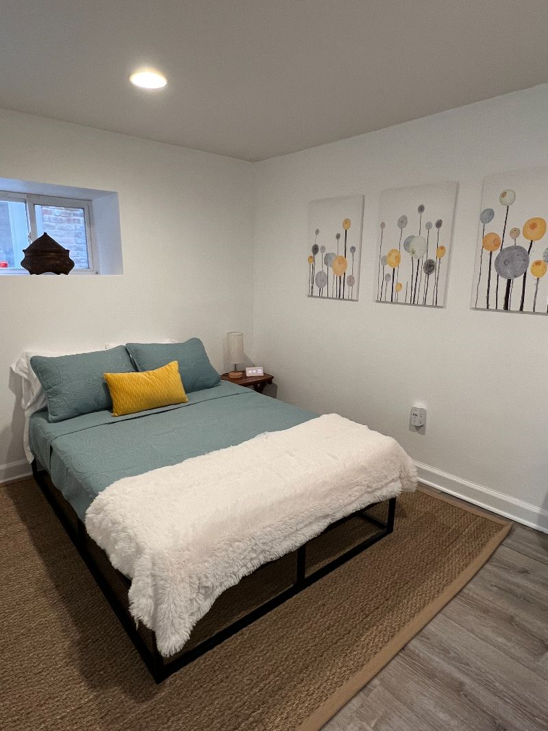 Elegant Urban Retreat - Fully-Furnished English Basement - Photo 10