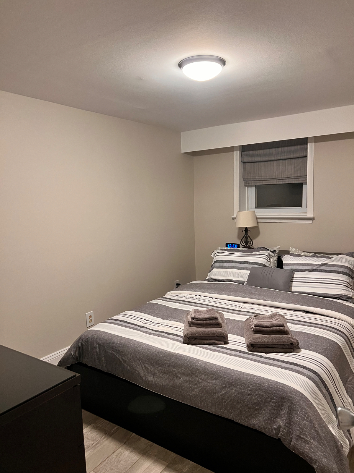 Large One Bedroom Apartment with Private Entrance - Photo 7
