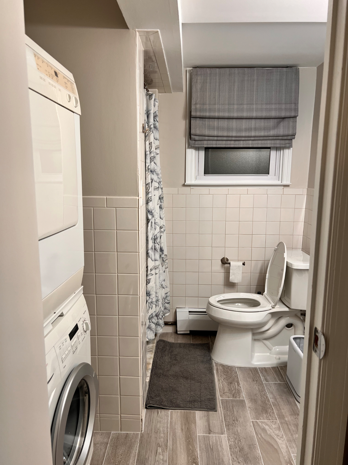 Large One Bedroom Apartment with Private Entrance - Photo 6