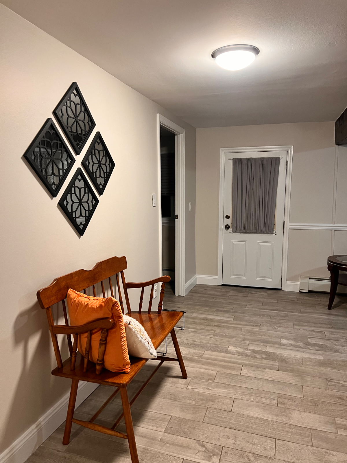 Large One Bedroom Apartment with Private Entrance - Photo 3