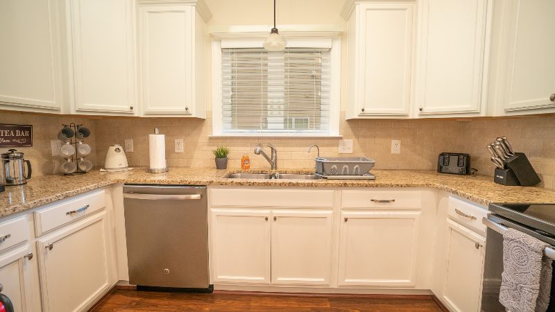3BR Nearly New Construction, Beautifully Furnished - Minutes from Vidant, Stunning, Best Neighborhoo - Photo 8
