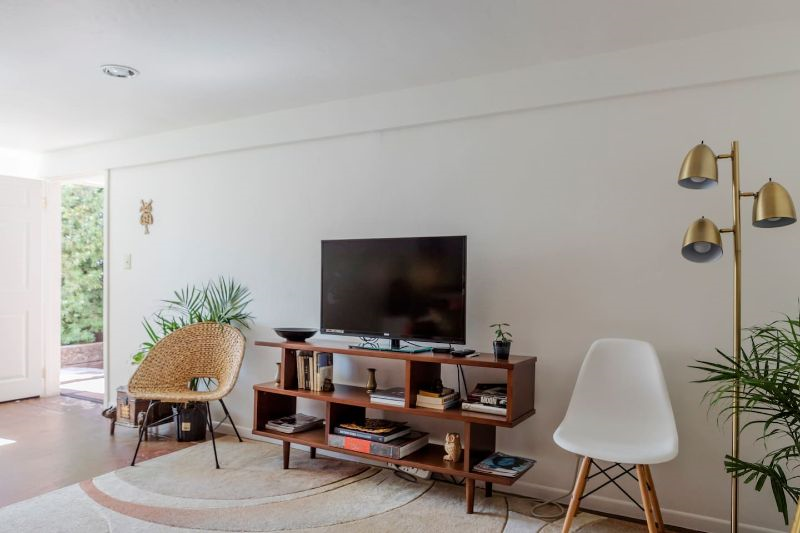 Parking + Washer + Dryer/ Yard/ Centrally Located | Silver Lake/ Echo Park- Great location - Photo 1