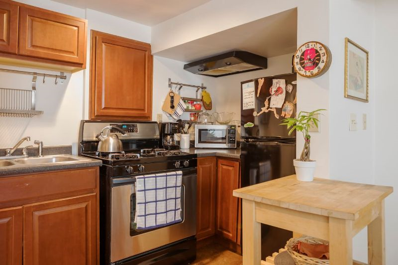 Parking + Washer + Dryer/ Yard/ Centrally Located | Silver Lake/ Echo Park- Great location - Photo 4