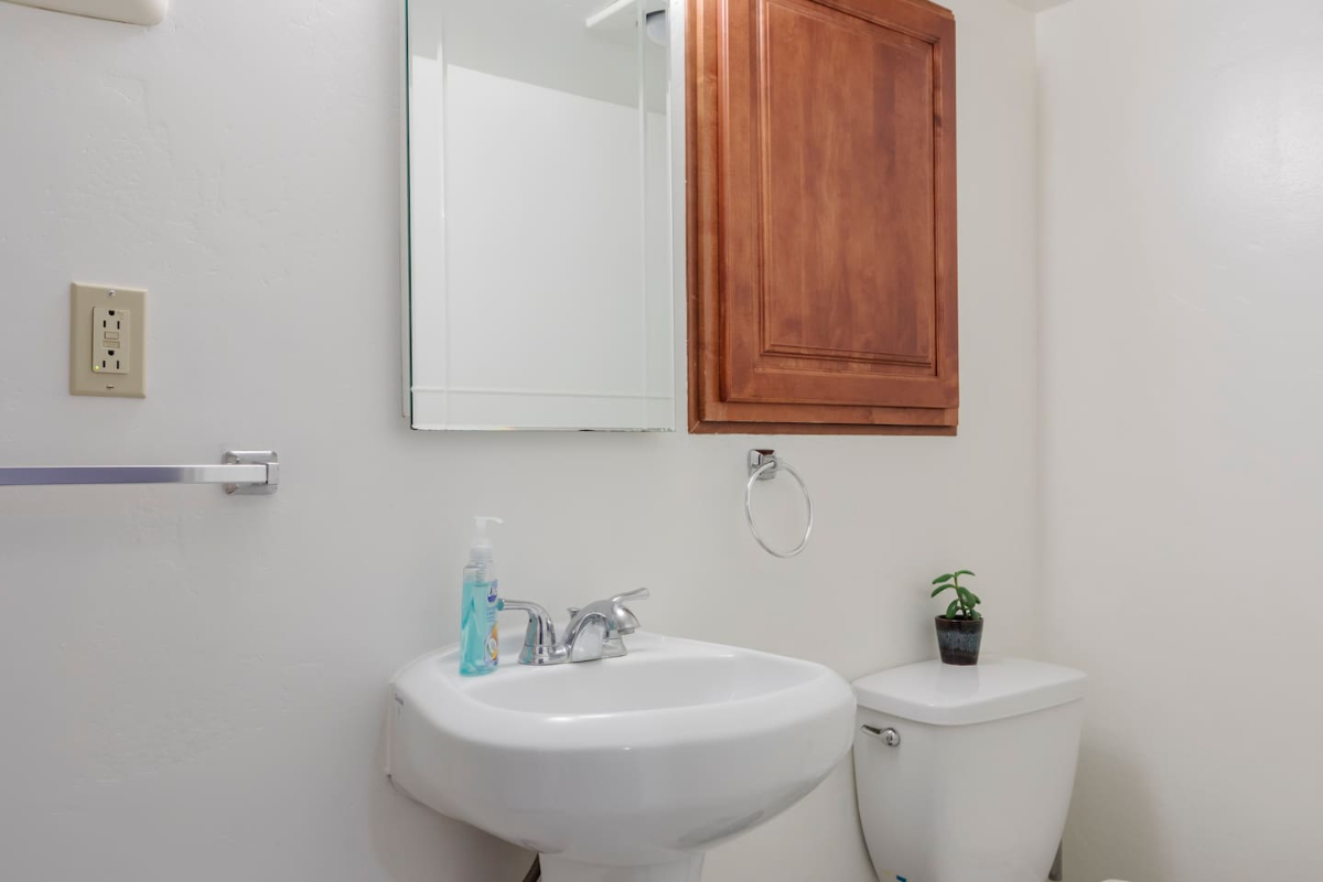 Parking + Washer + Dryer/ Yard/ Centrally Located | Silver Lake/ Echo Park- Great location - Photo 6