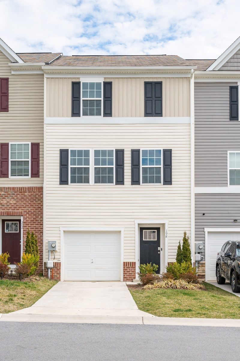 3 Bedroom Townhouse near Medical Centers - Photo 2