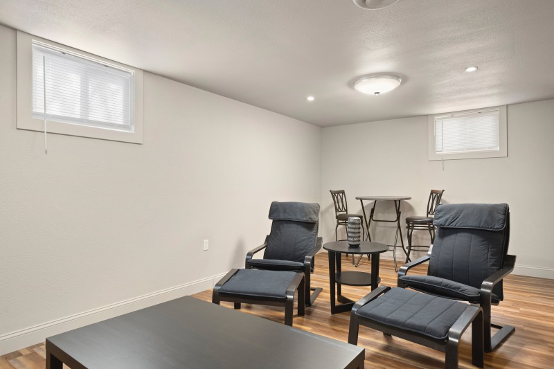 Well maintained, Freshly Remodeled, Cleand, and Centrally located Room for Rent - Photo 2
