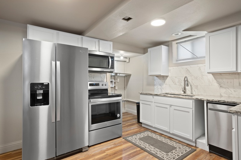 Well maintained, Freshly Remodeled, Cleand, and Centrally located Room for Rent - Photo 4