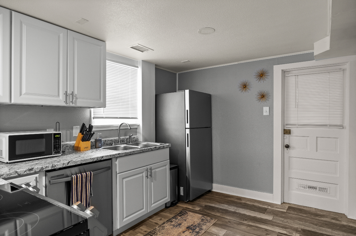 Cute and Quiet Apartment close to hospital and downtown - Photo 8