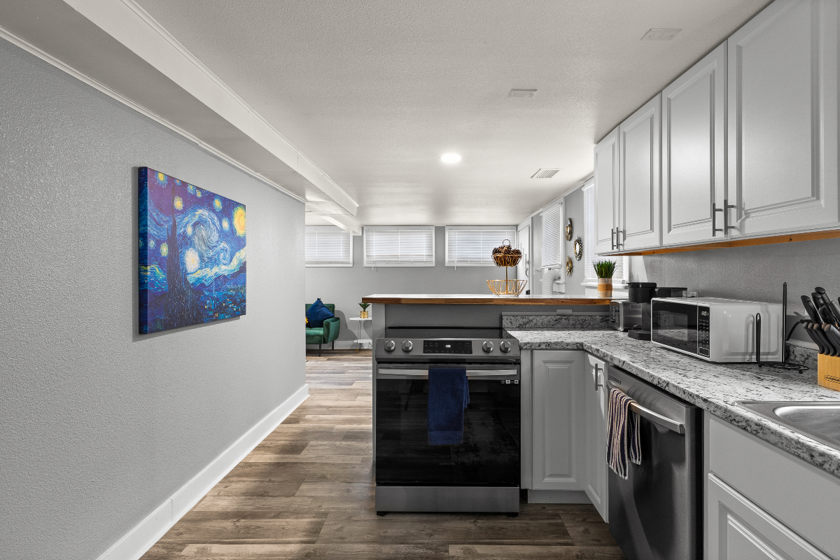 Cute and Quiet Apartment close to hospital and downtown - Photo 12