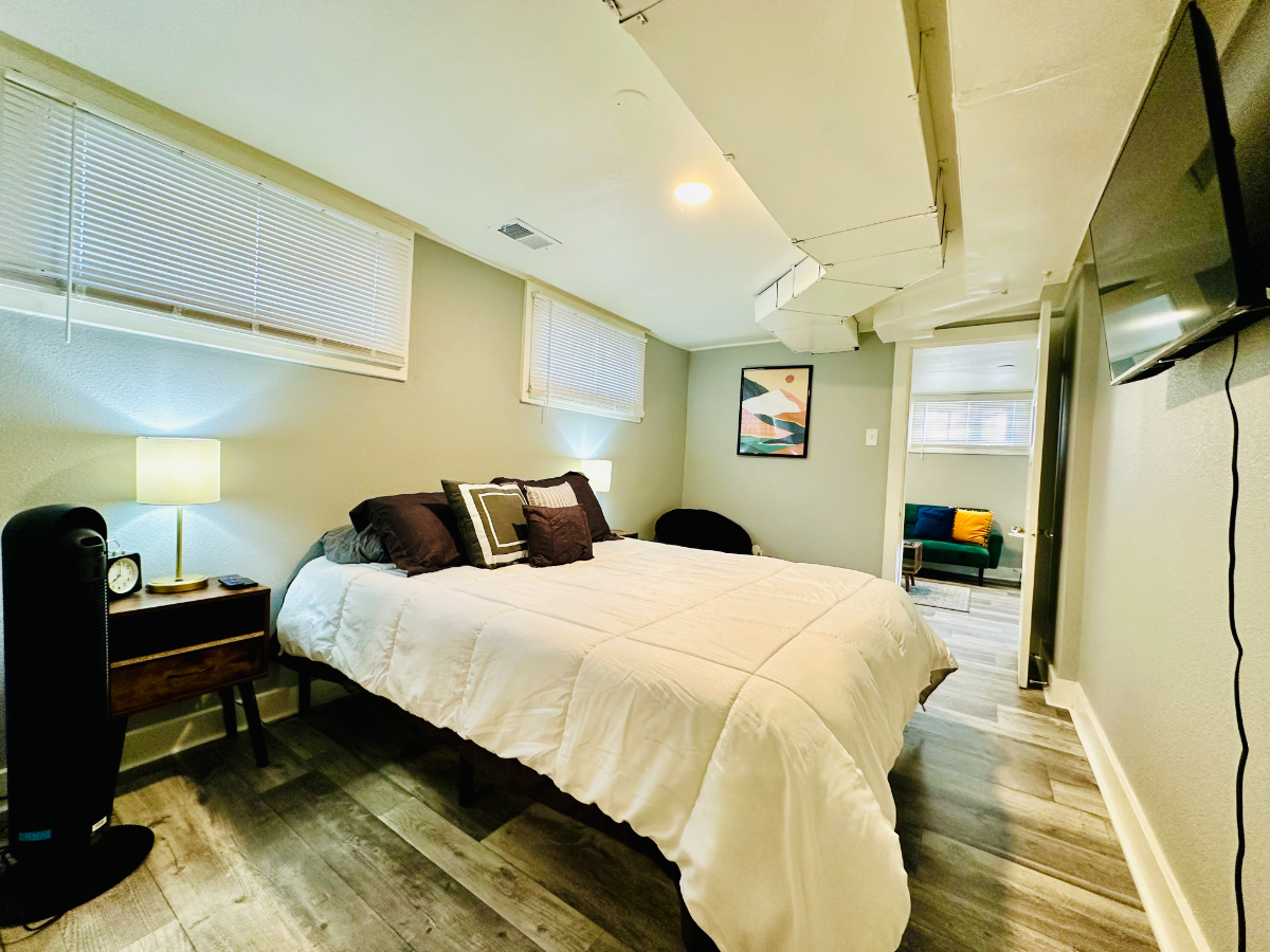 Cute and Quiet Apartment close to hospital and downtown - Photo 11