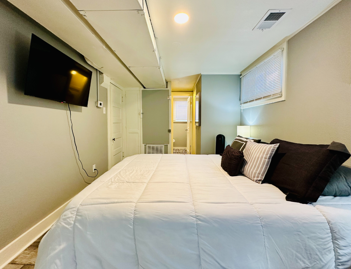 Cute and Quiet Apartment close to hospital and downtown - Photo 3