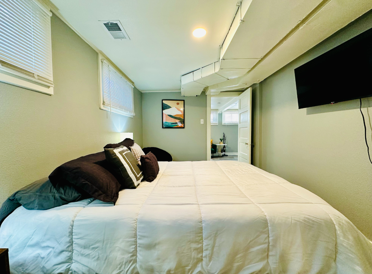 Cute and Quiet Apartment close to hospital and downtown - Photo 10