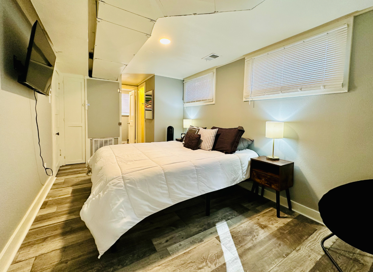 Cute and Quiet Apartment close to hospital and downtown - Photo 9