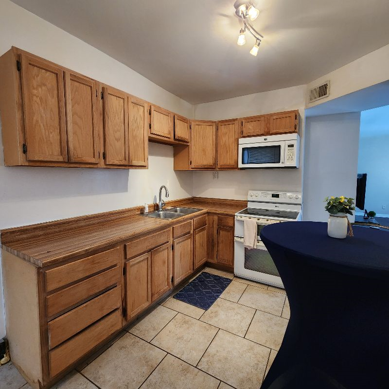 Charming 2BDR Apartment in St. Louis, MO - Photo 3