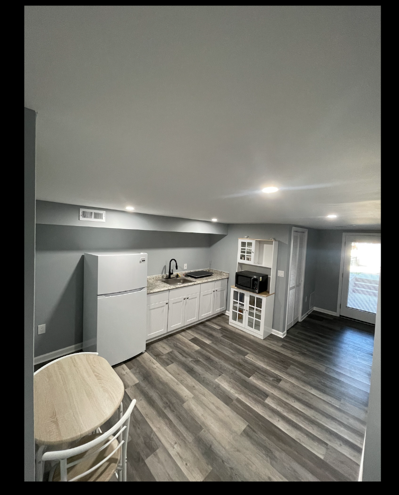 FURNISHED SHORT TERM LEASE! - Photo 1