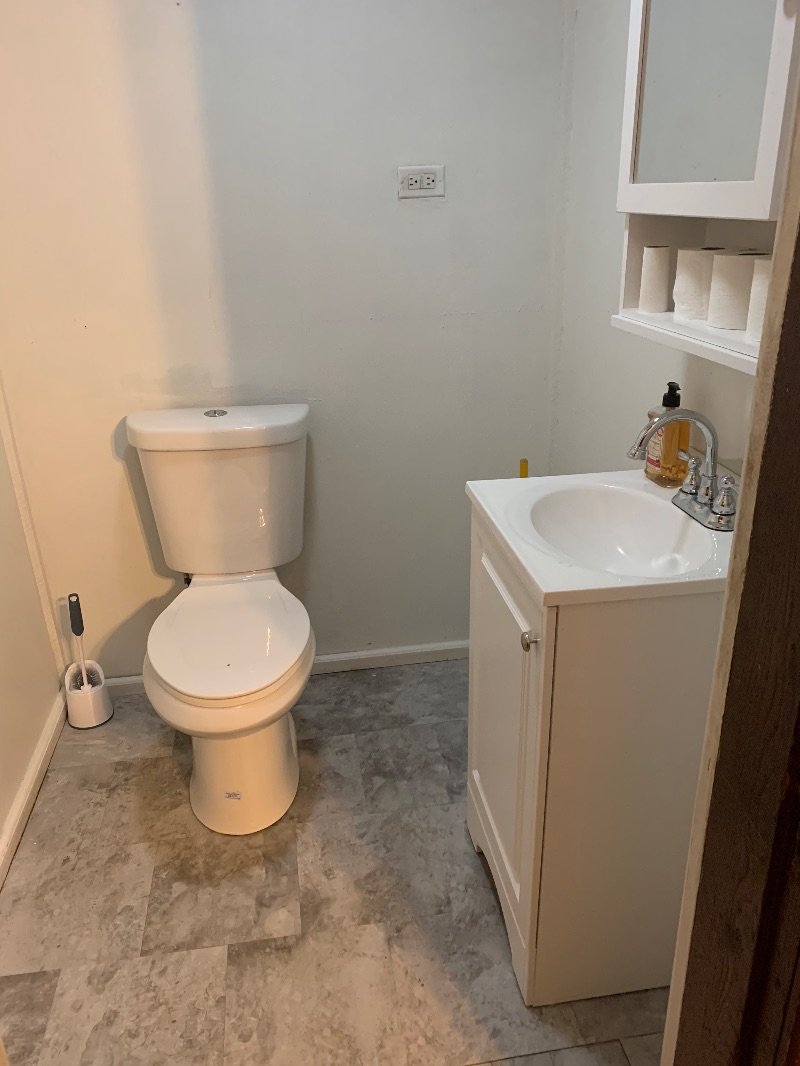 Rooms for rent in spacious large duplex - Photo 10