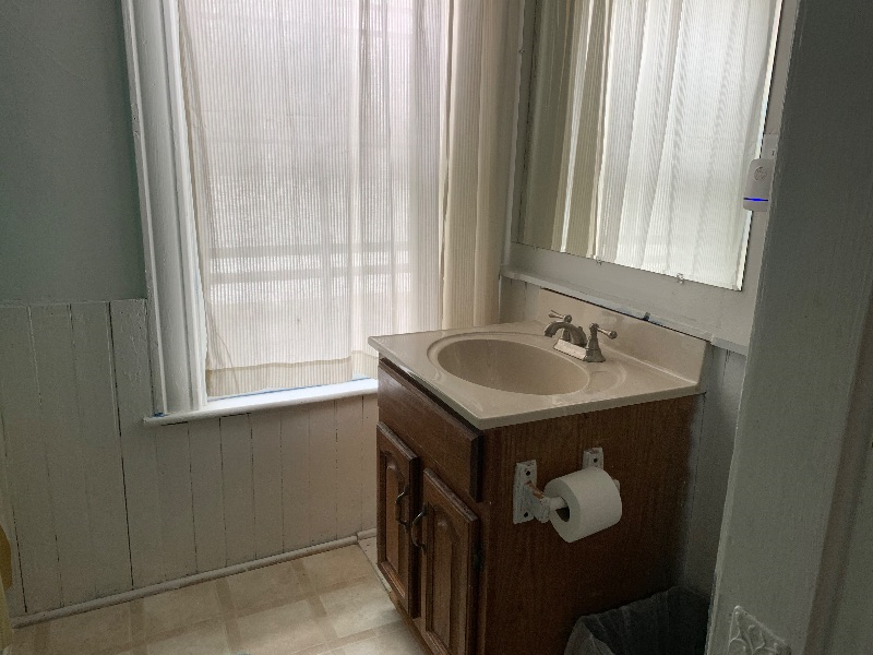 Rooms for rent in spacious large duplex - Photo 12