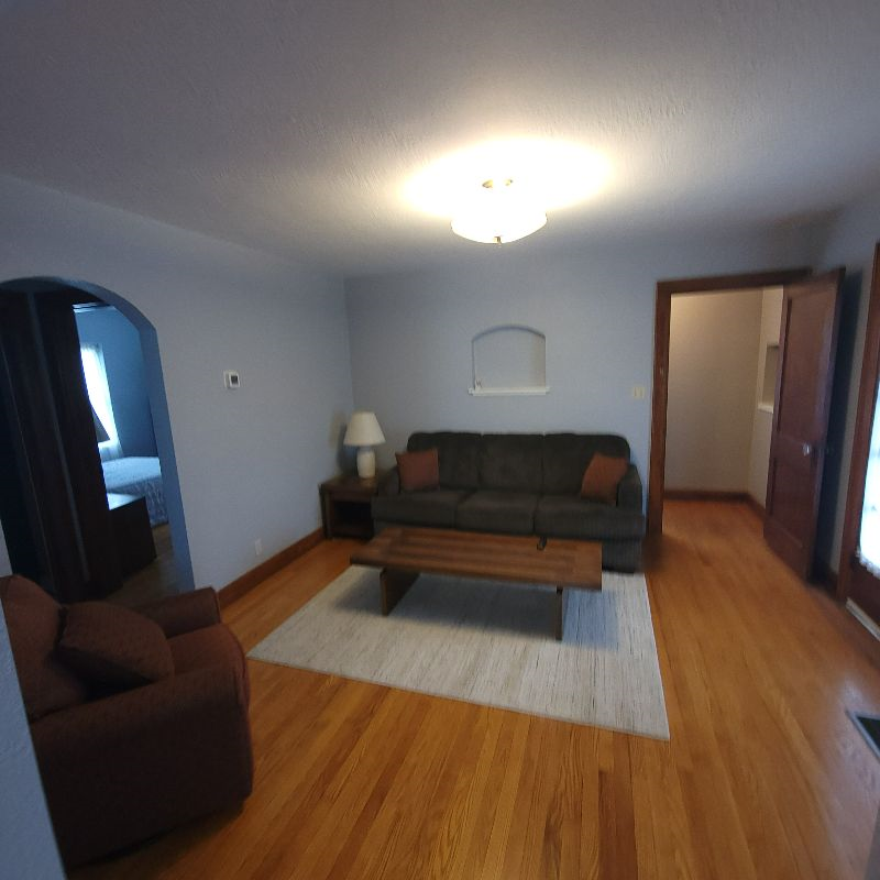 2 BR, Remodeled , Stand Alone Apartment - Photo 9