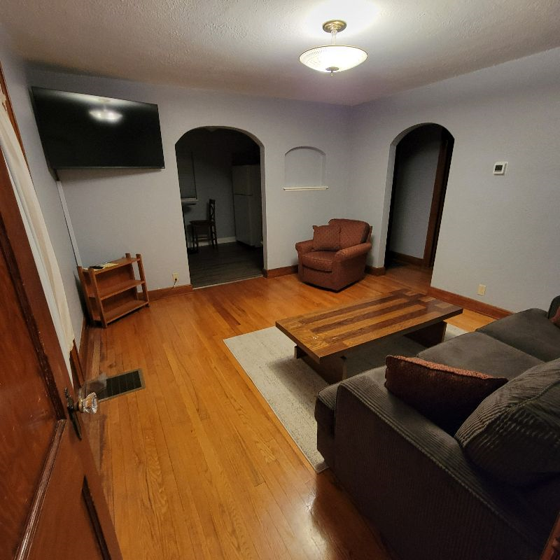2 BR, Remodeled , Stand Alone Apartment - Photo 10