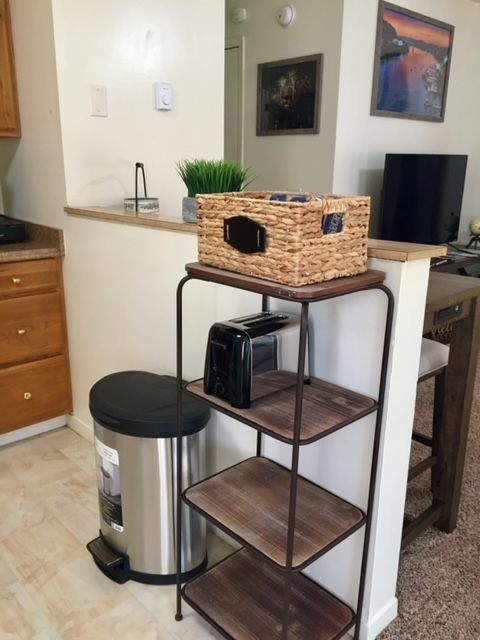 Cozy 2 bed apartment -Close to Hospitals-Plenty of Parking - Photo 10