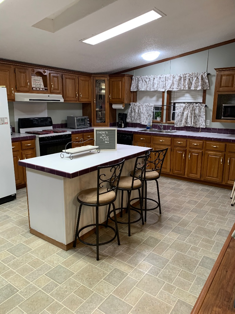Studio Apartment with private covered porch - Photo 2