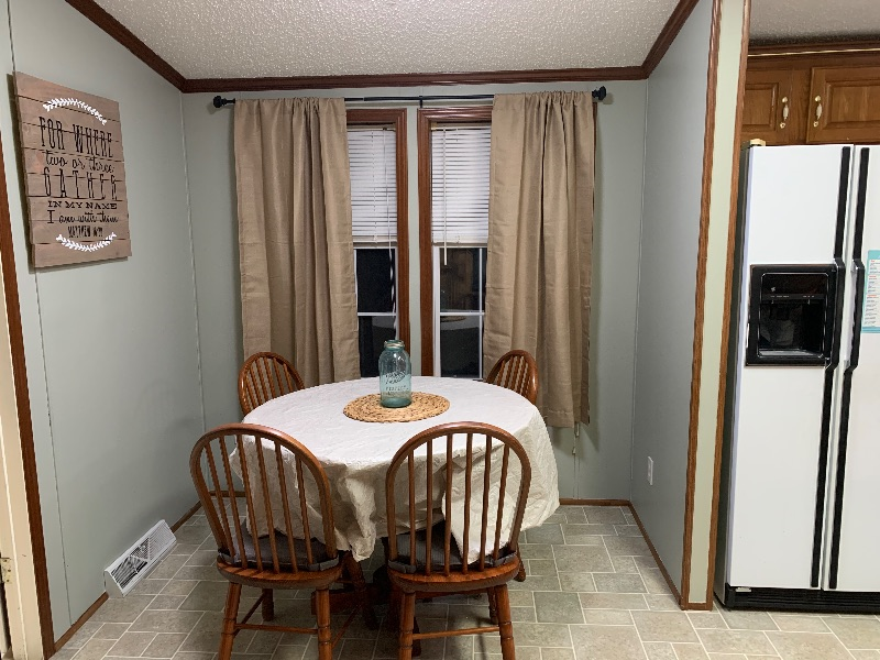 Studio Apartment with private covered porch - Photo 5