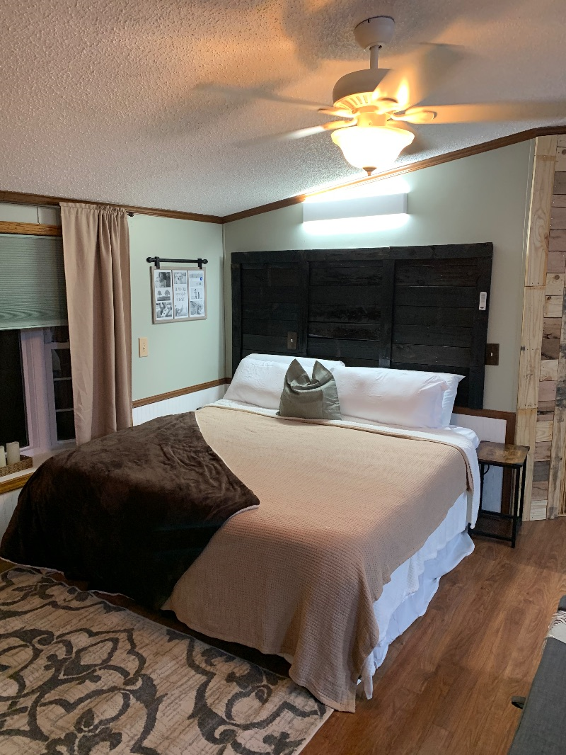 Studio Apartment with private covered porch - Photo 7