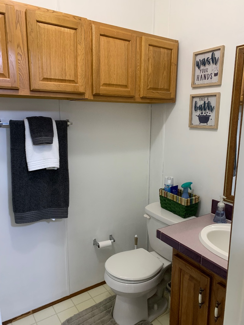 Studio Apartment with private covered porch - Photo 8