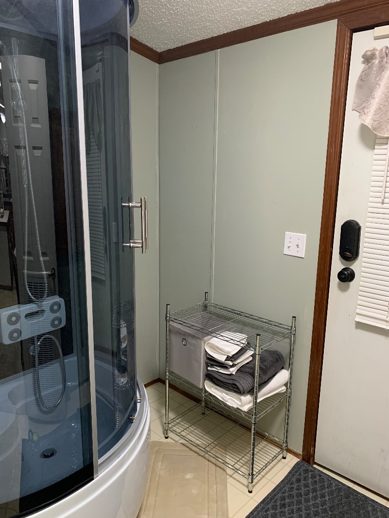 Studio Apartment with private covered porch - Photo 10