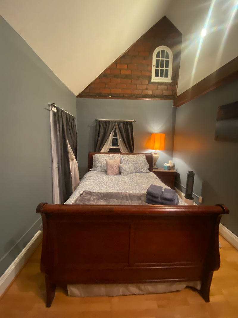 Lovely Private Loft in Historic Larchmere