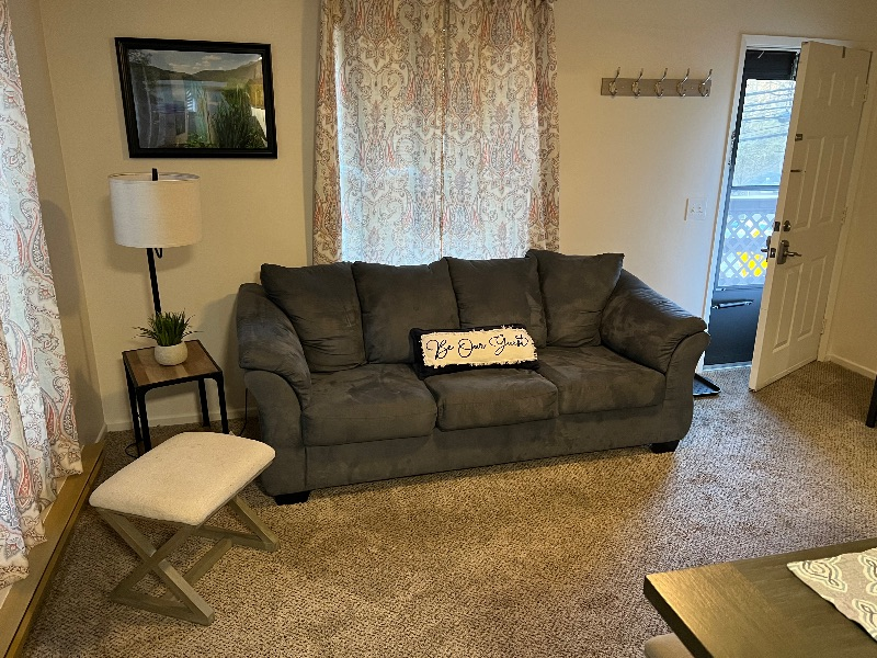 Sams  B Upstairs Apartment - Photo 10