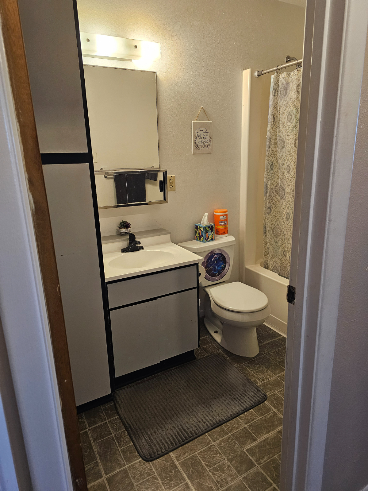 Fully furnished-centrally located-cozy  quiet - Photo 5
