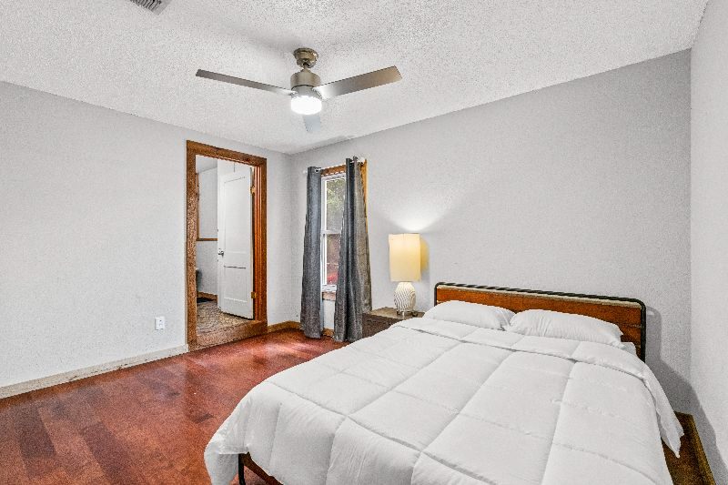 Charming 3 bd 2 bt home in central austin walking distance to several local spots and very close to  - Photo 11