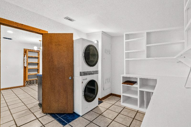 Charming 3 bd 2 bt home in central austin walking distance to several local spots and very close to  - Photo 9