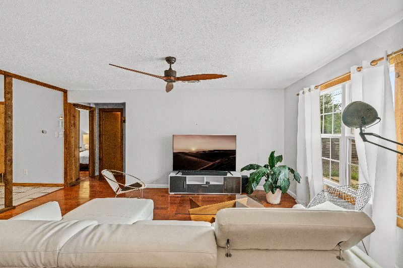 Charming 3 bd 2 bt home in central austin walking distance to several local spots and very close to - Photo 4