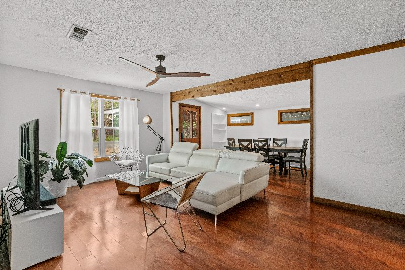 Charming 3 bd 2 bt home in central austin walking distance to several local spots and very close to  - Photo 6