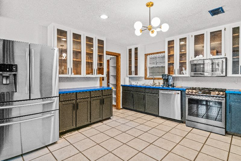 Charming 3 bd 2 bt home in central austin walking distance to several local spots and very close to  - Photo 8