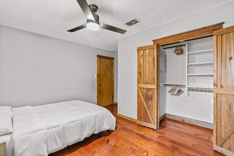 Charming 3 bd 2 bt home in central austin walking distance to several local spots and very close to  - Photo 12