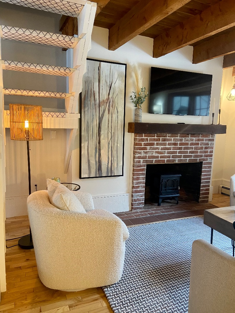 Newly Renovated Two Bedroom - Photo 6