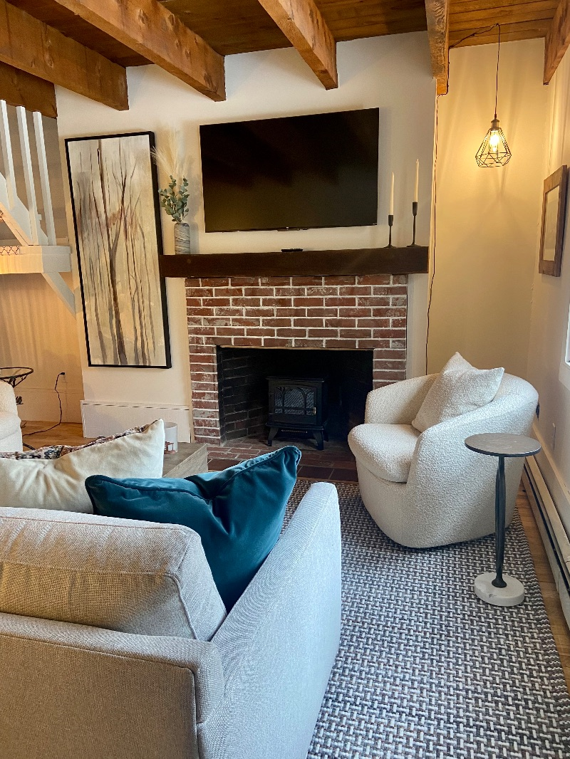 Newly Renovated Two Bedroom - Photo 7