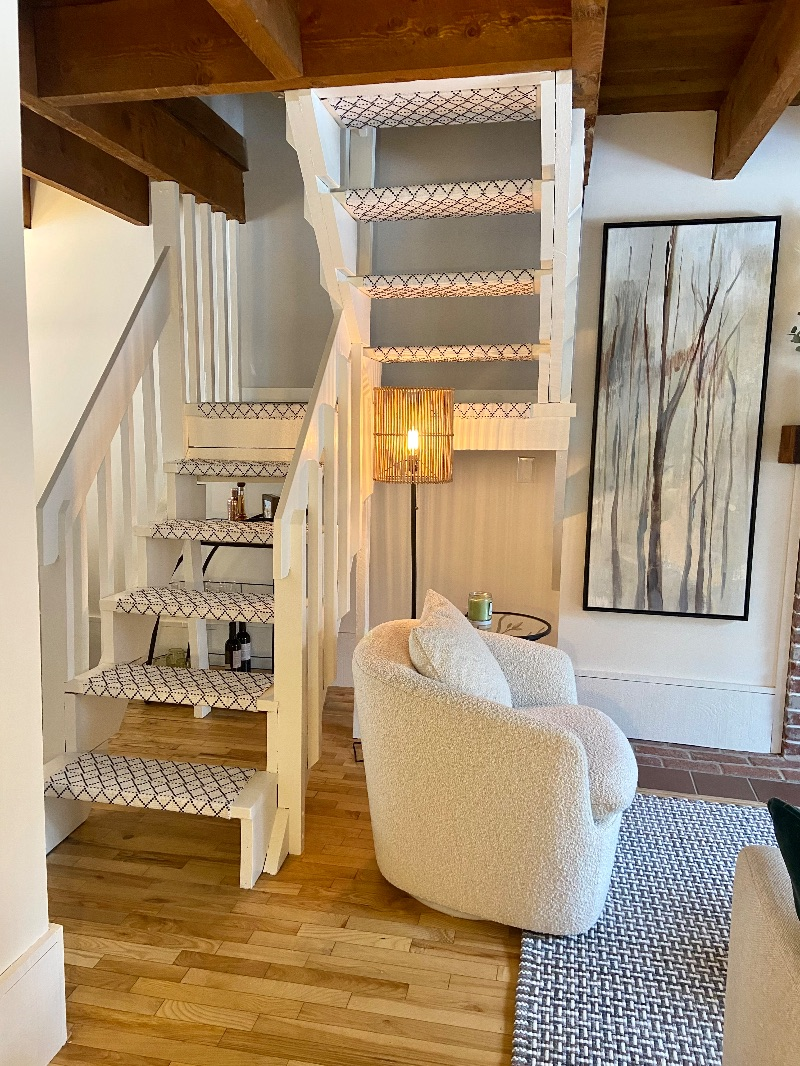 Newly Renovated Two Bedroom - Photo 9