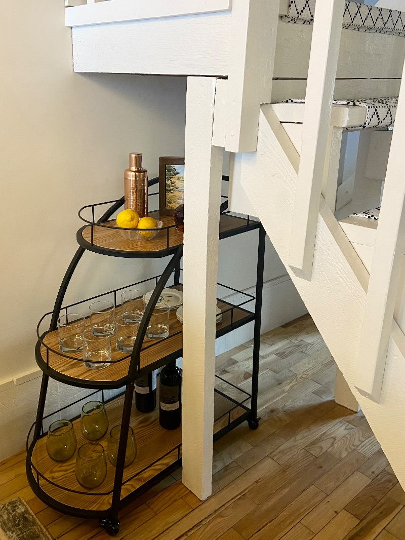 Newly Renovated Two Bedroom - Photo 11
