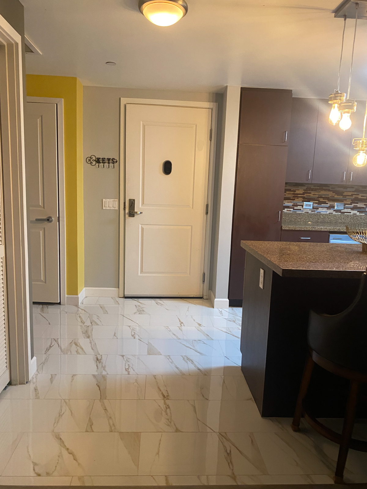Beautiful condo in the downtown area with a workout gym roof top with amazing views of the city and nearby hospitals - Photo 2