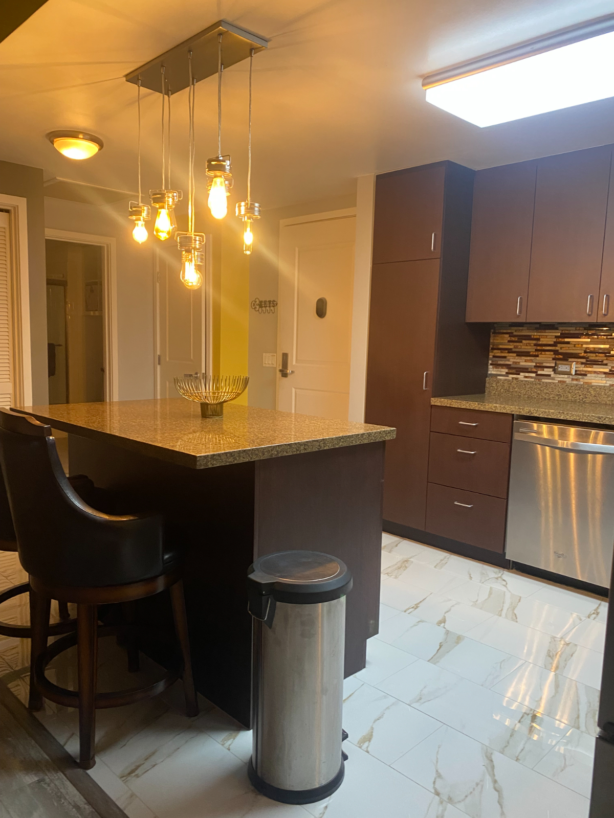 Beautiful condo in the downtown area with a workout gym roof top with amazing views of the city and nearby hospitals - Photo 3